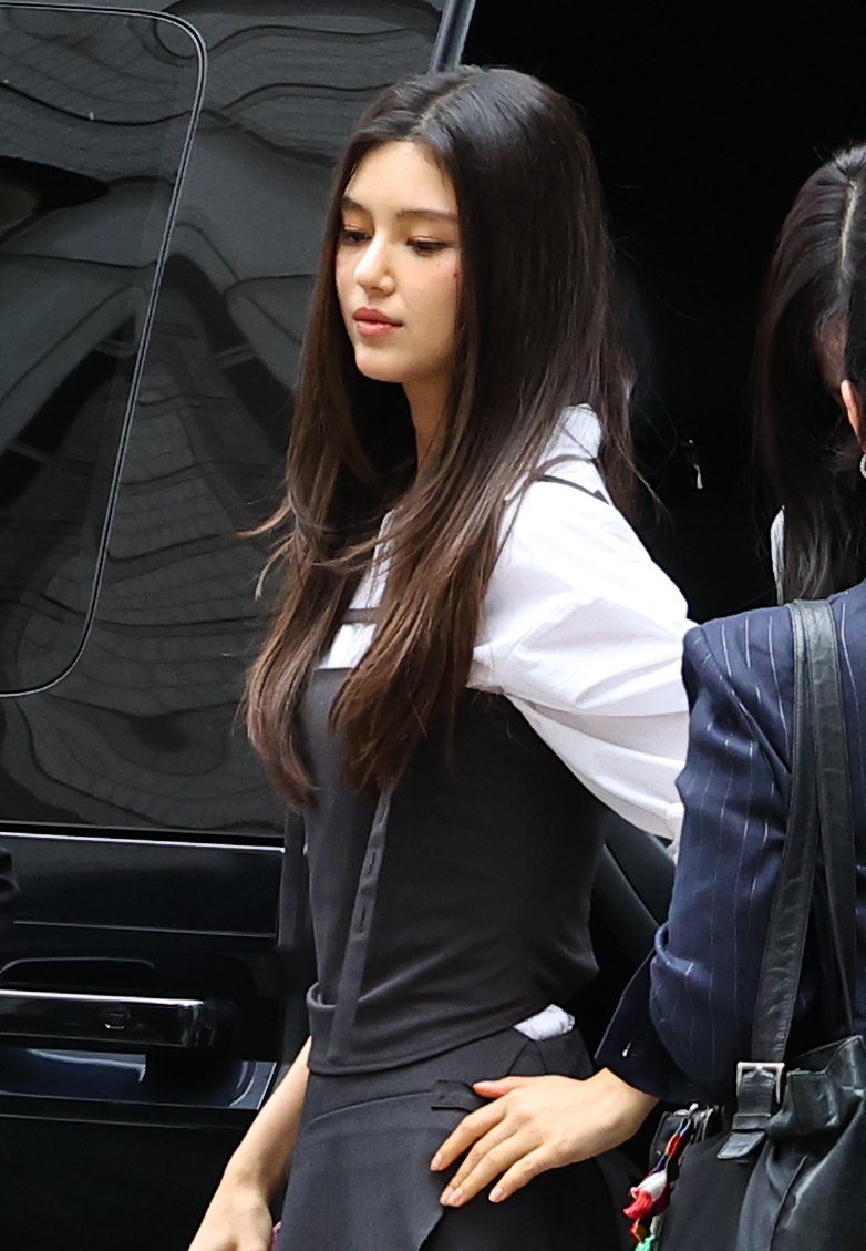 ‘뉴진스 퇴출’ 다니엘, 손해배상 규모는 최대 1000억대?