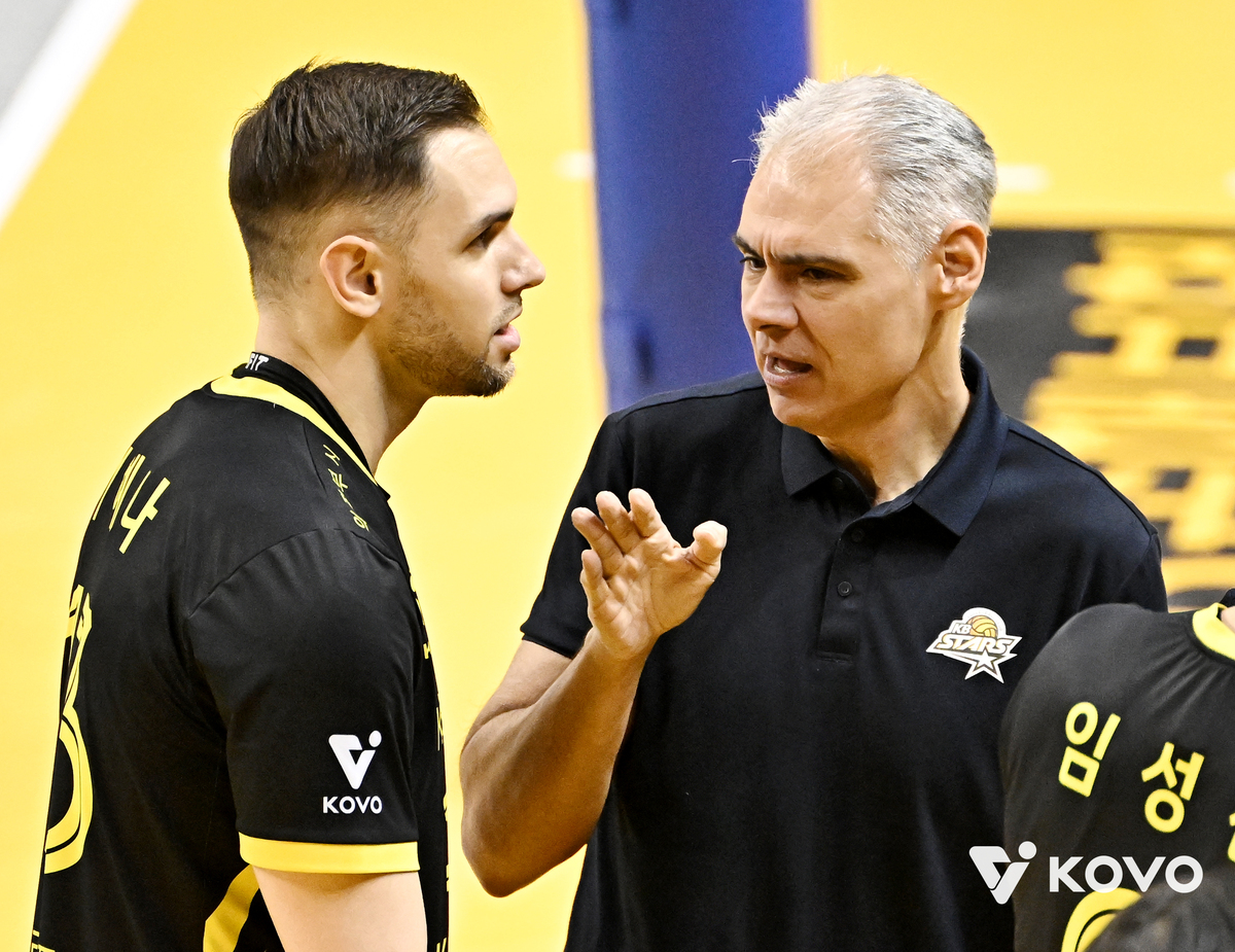 KB도 외인 사령탑과 작별, 카르발류 감독 자진사퇴… 하현용 감독대행 체제