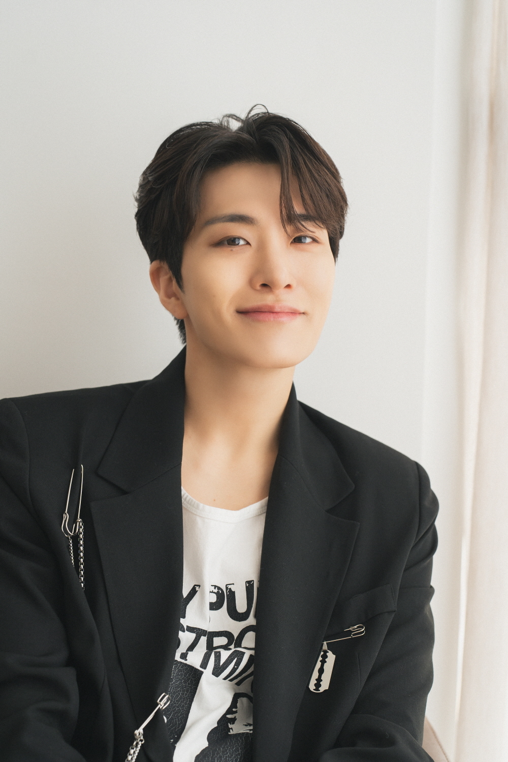 갓세븐 영재, 유기견 쉼터에 3000만원 기부…무지개다리 건넌 반려견 이름으로 전달