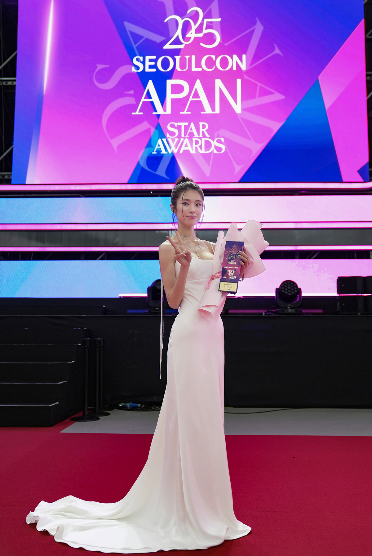 ‘중증외상센터·페이스미’ 하영, APAN서 첫 신인상…“대신 받는 거라 생각”