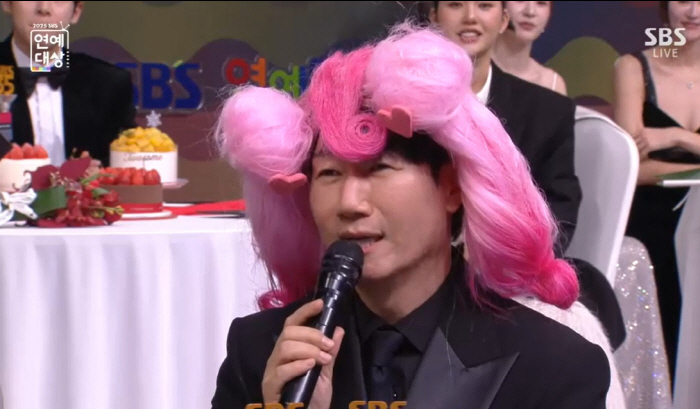 ‘대상 불발’ 지석진, 모친상 슬픔 속 가발 쓰고 박수만 쳤다