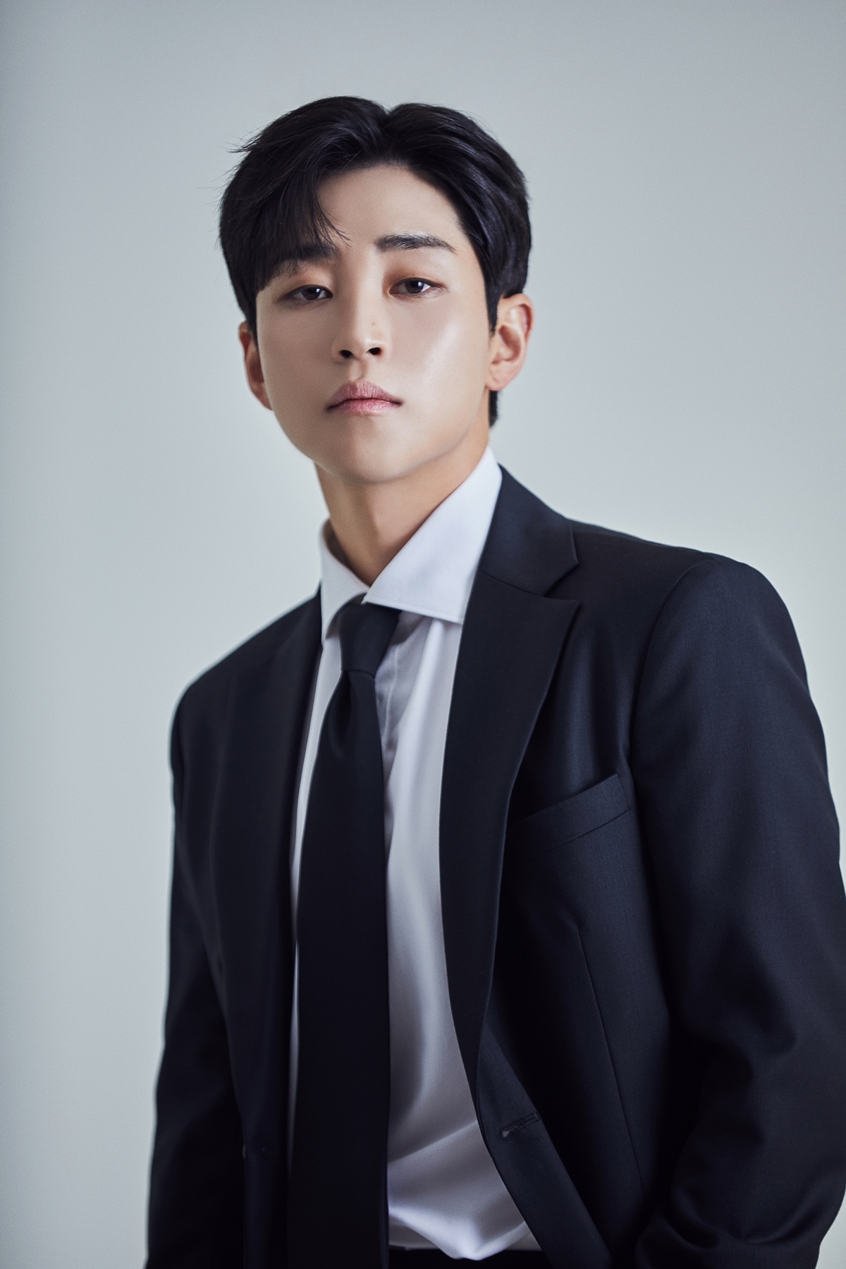 ‘개념 연예인’ 딘딘, 기부로 한 해 마무리…“따듯한 세상 되길”