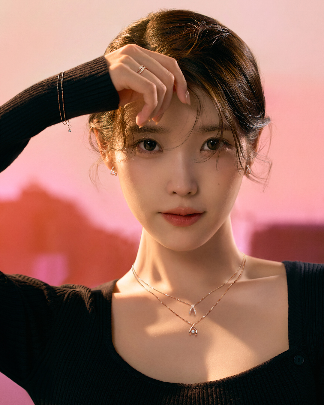 [한강로 컷] ‘행운의 여신’ 아이유, 2026 신년 캠페인 공개