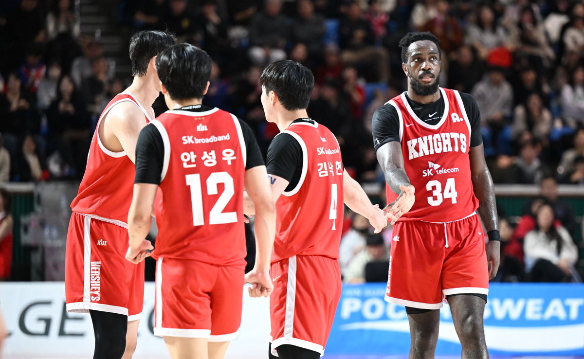 4쿼터 막판 대역전극 펼친 SK, 정관장에 이틀 전 패배 설욕… 쾌승으로 4R 첫단추