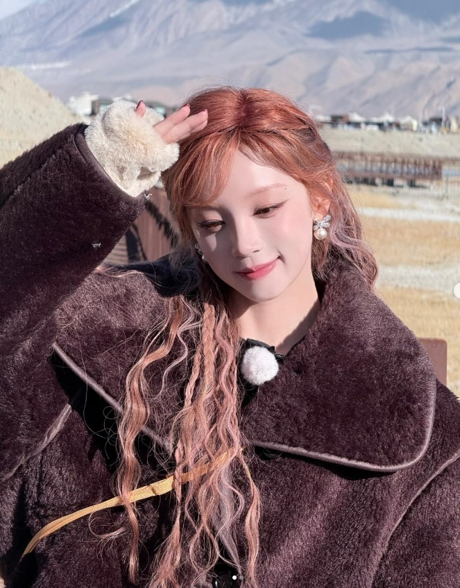 우기, 광활한 자연 속 여신 미모...전통의상에 이색매력 깜짝