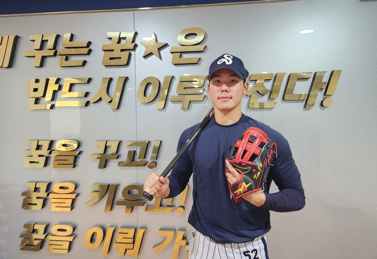 [신년 인터뷰] ML도 주목하는 재능… 서울고 김지우 “방망이와 글러브, 모두 놓치지 않겠다”