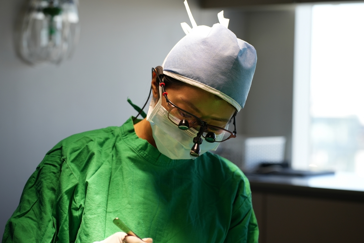 눈밑 꺼짐·처짐 개선…하안검 성형·중안면부리프팅 유리