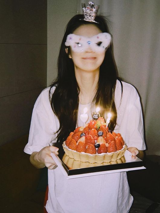 이선빈, 장난기 넘치는 생일 인증샷 공개…뜻밖의 매력 포착