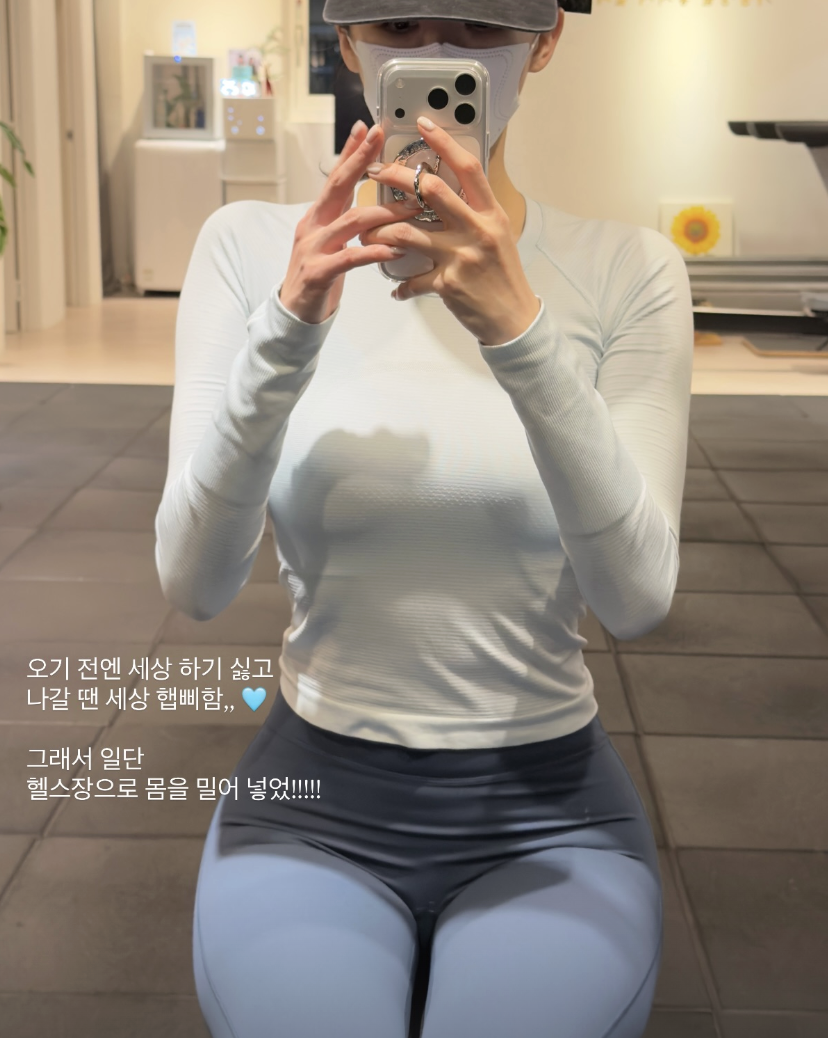 강민경, 헬스장에서 뽐낸 탄탄 몸매…완벽 허리 라인 눈길