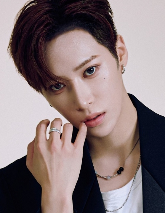 알파드라이브원, 데뷔 직전 빨간불…아르노 골절 진단 “일정 유동적 참여”