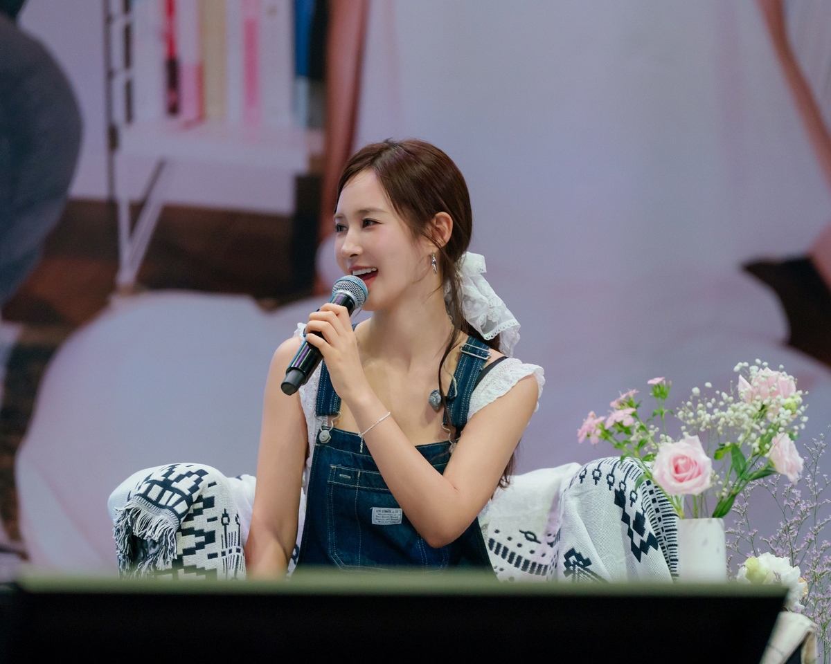 ‘유리버스’ 권유리, 24일 서울서 팬미팅 투어 피날레