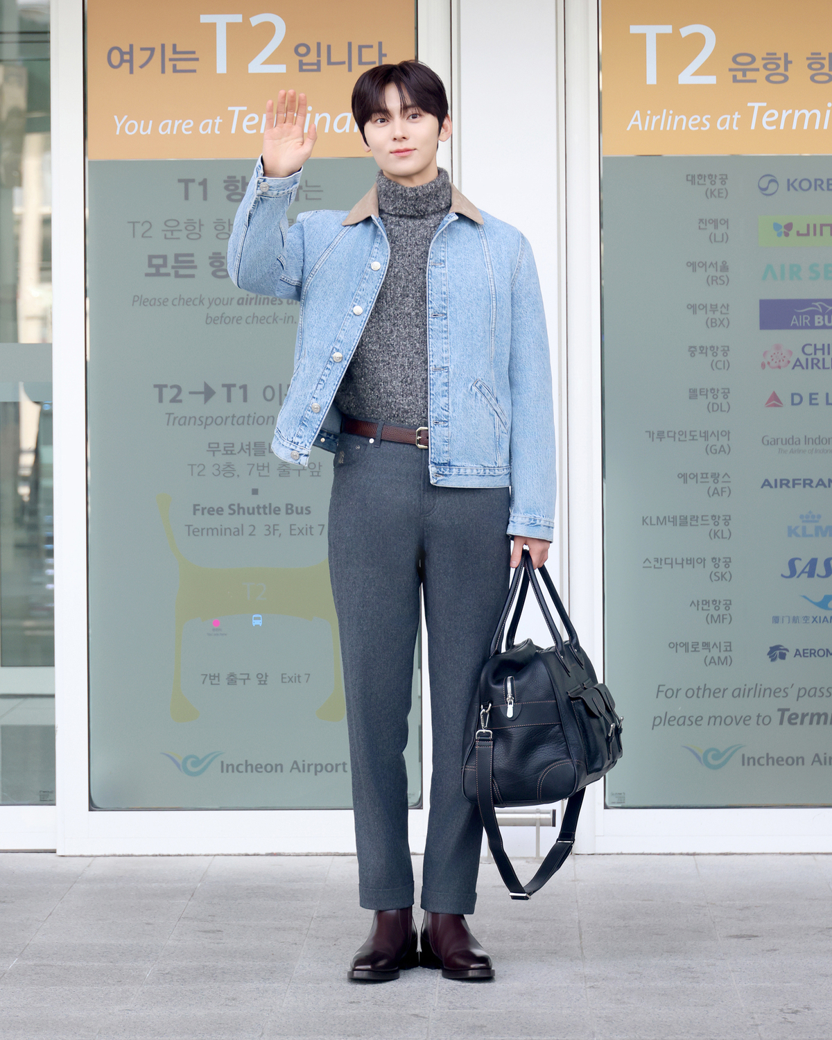 [한강로 컷] 황민현, 설렘 가득 비주얼… 피렌체행 공항 패션