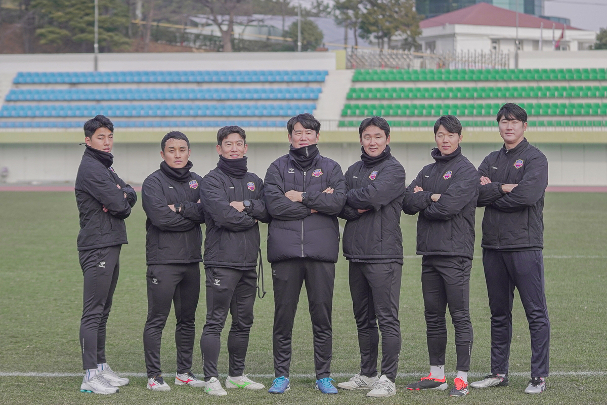 수원FC, 박건하 감독을 보좌할 2026시즌 코칭스태프 구성 완료