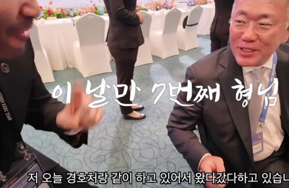 “형님 안녕하세요” 노홍철, 정의선 회장에 주먹 인사…역대급 친화력 ‘눈길’