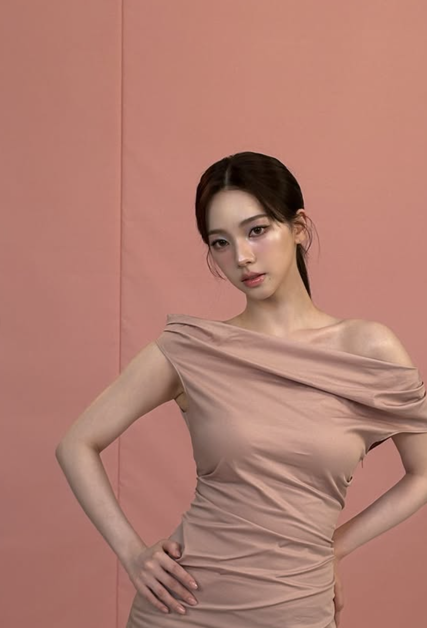 카리나, 화보 속 몸매로 시선 강탈…완벽 실루엣 공개