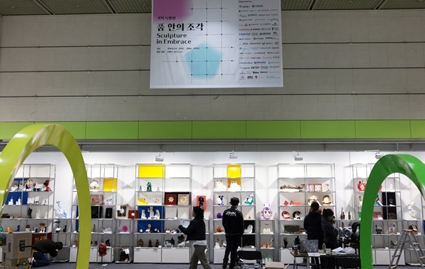 디엘로, 제15회 서울국제조각페스타 공식 후원…예술과 공간 잇는 모듈가구 선봬