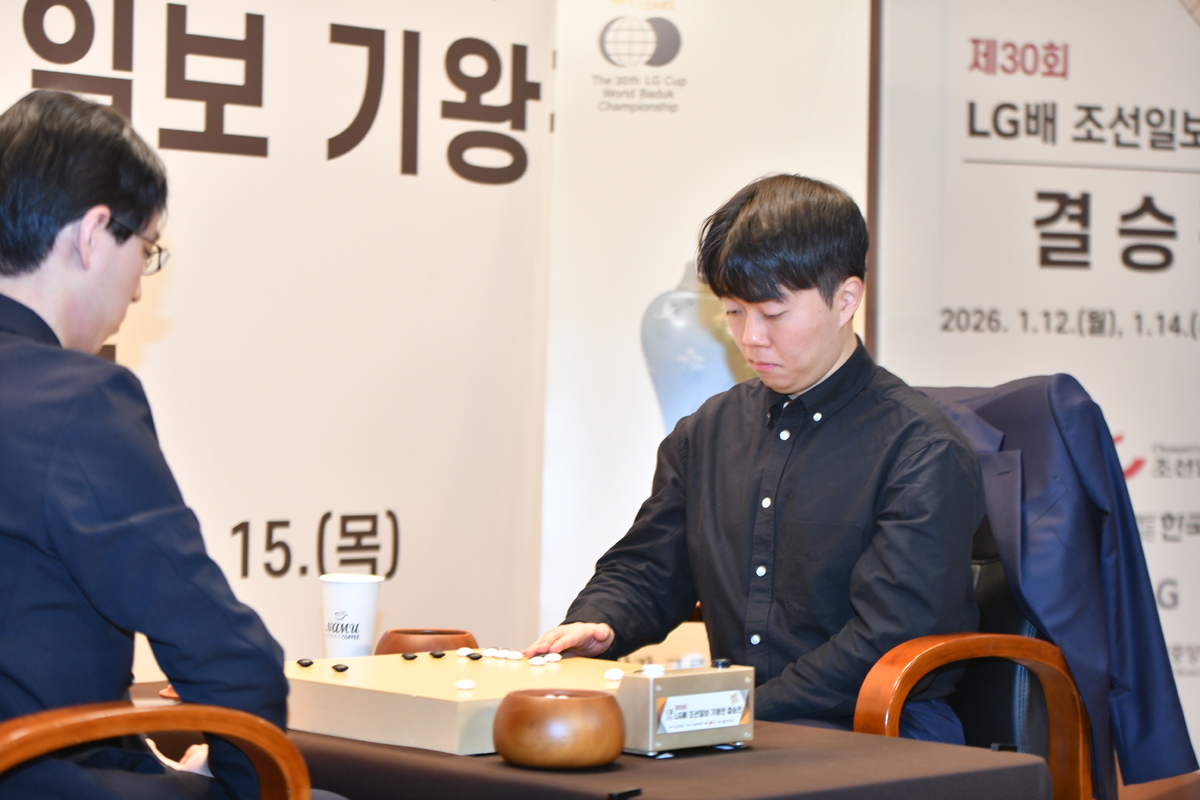 ‘스승’ 이세돌 앞에서 ‘패승승’ 집필한 신민준… 日 최강 꺾고 5년 만에 LG배 정상