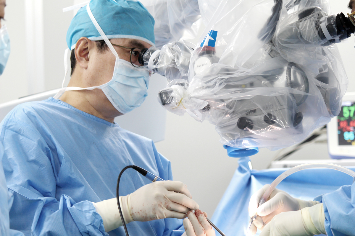 허리 통증, 허리 디스크 신호일 수 있어…주사 치료·최소침습 수술 고려 대상은?