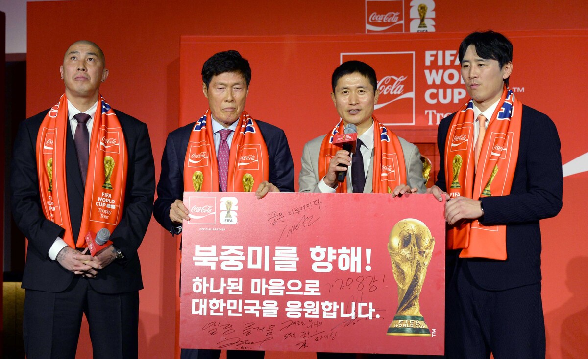 [SW포토] 차두리-차범근-이영표-구자철 2026월드컵대팀에 응원