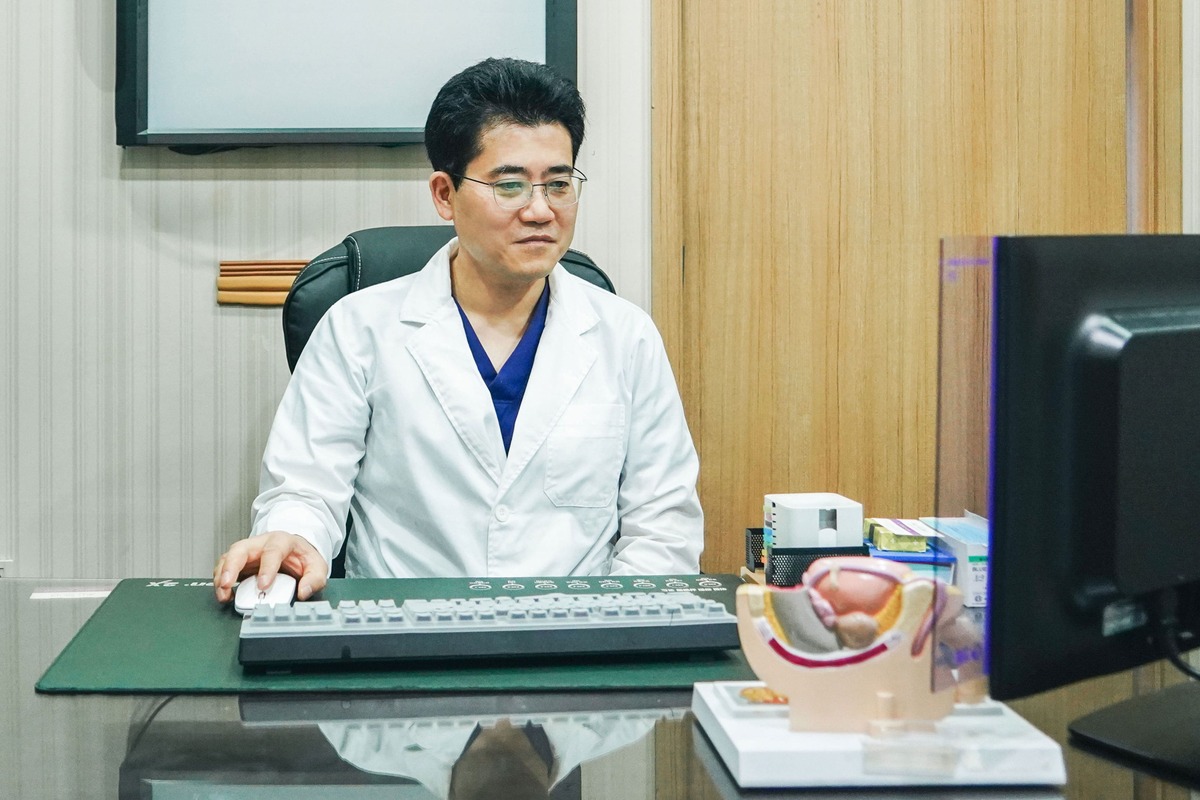 중년 남성 울리는 전립선염·전립선비대증…증상과 치료법은?