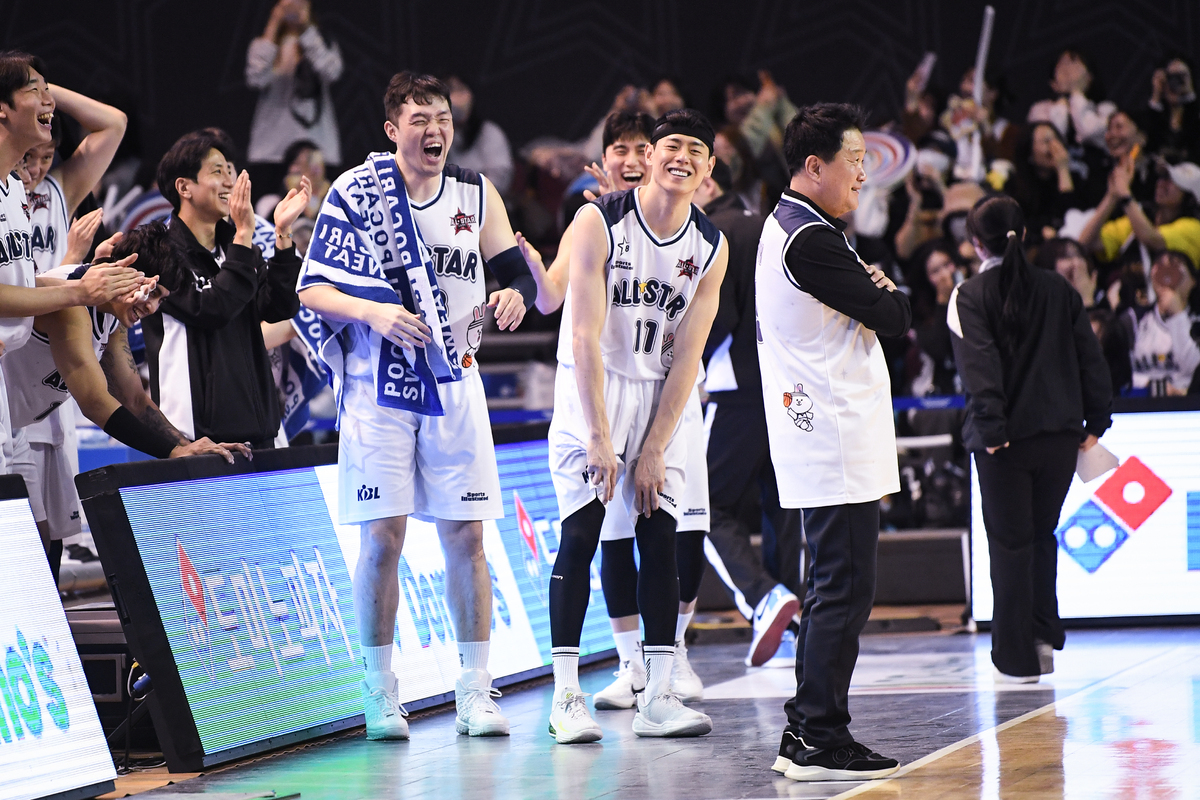 망설임 없는 ‘팬 퍼스트’로 잠실 물들인 별들… MVP는 나이트