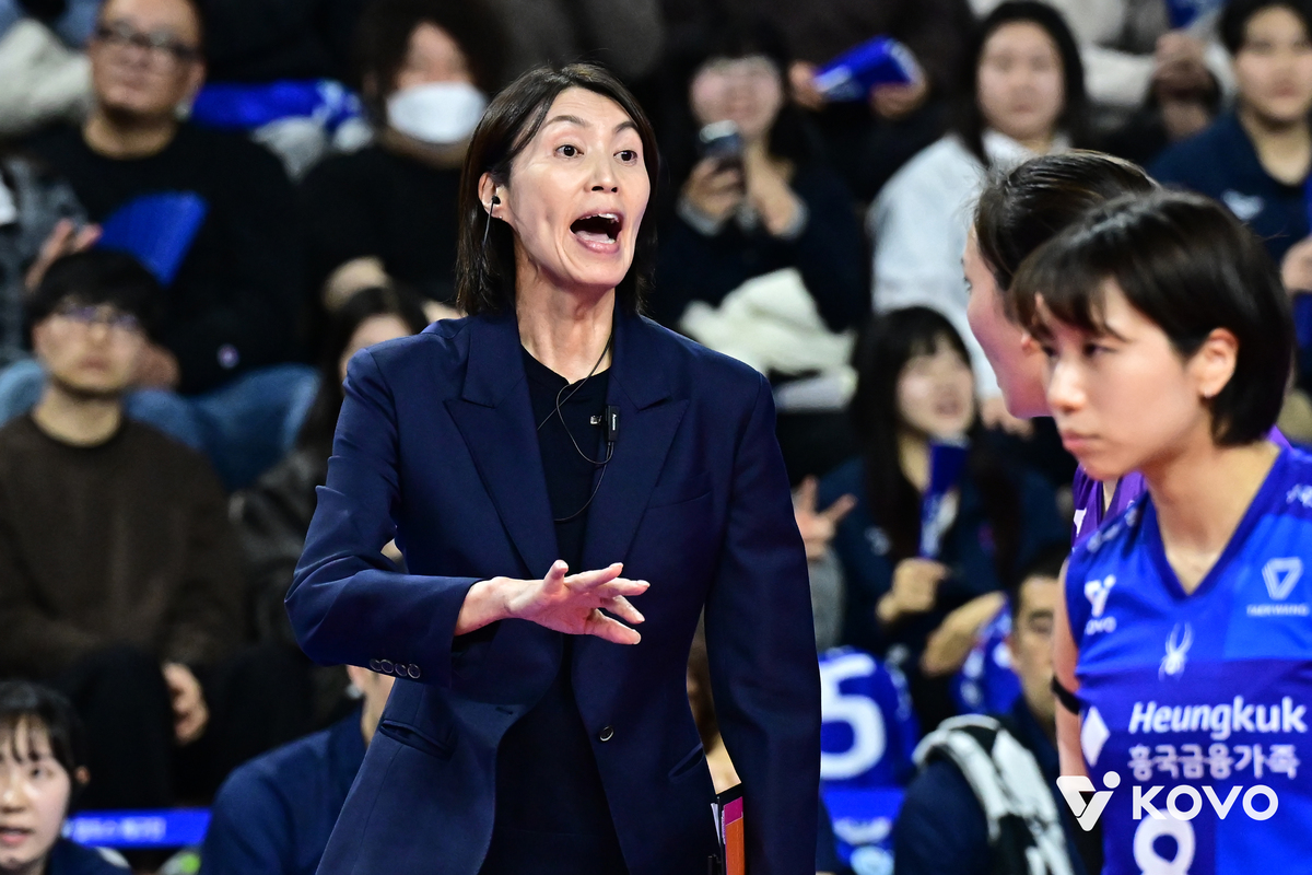 승리에도 웃지 못한 흥국 요시하라 “코트 안에서는 핑계가 필요 없다”