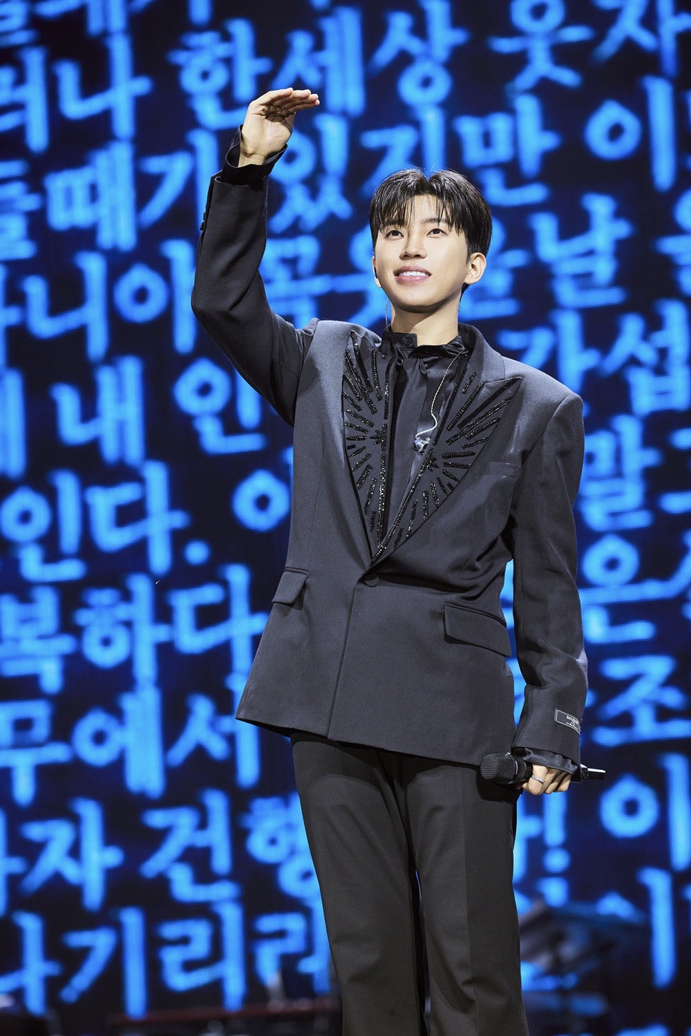 “영웅시대는 내 삶의 답”…임영웅, ‘건행’ 외치며 고척콘 피날레