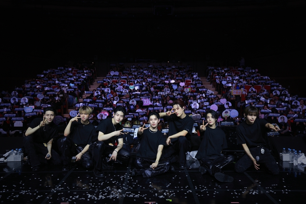 올아워즈, 앙코르 팬콘 성료…데뷔 첫 발라드 팬송 공개+3월 컴백 예고