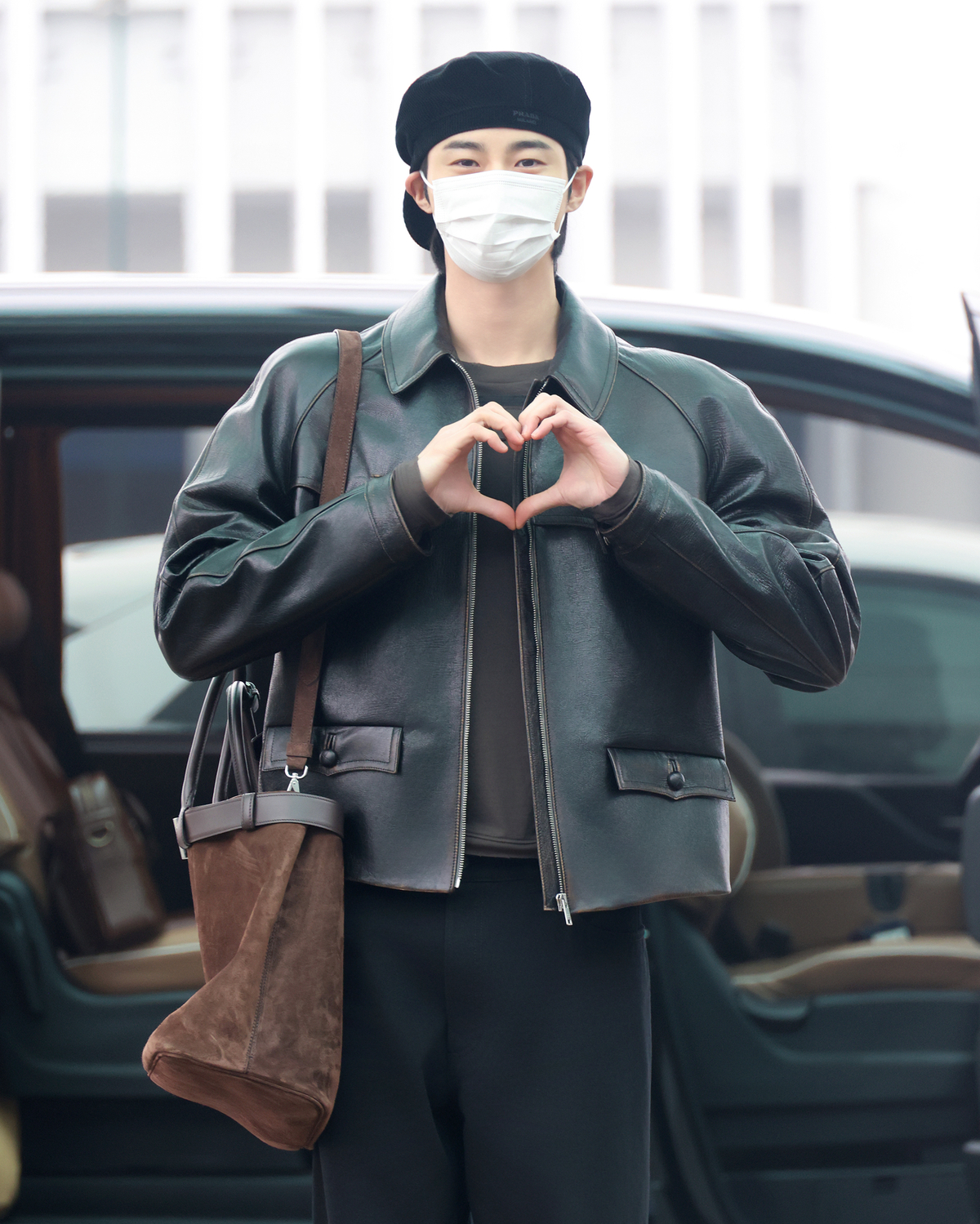[한강로 컷] ‘조각 미남’ 변우석의 시크한 출국길 패션