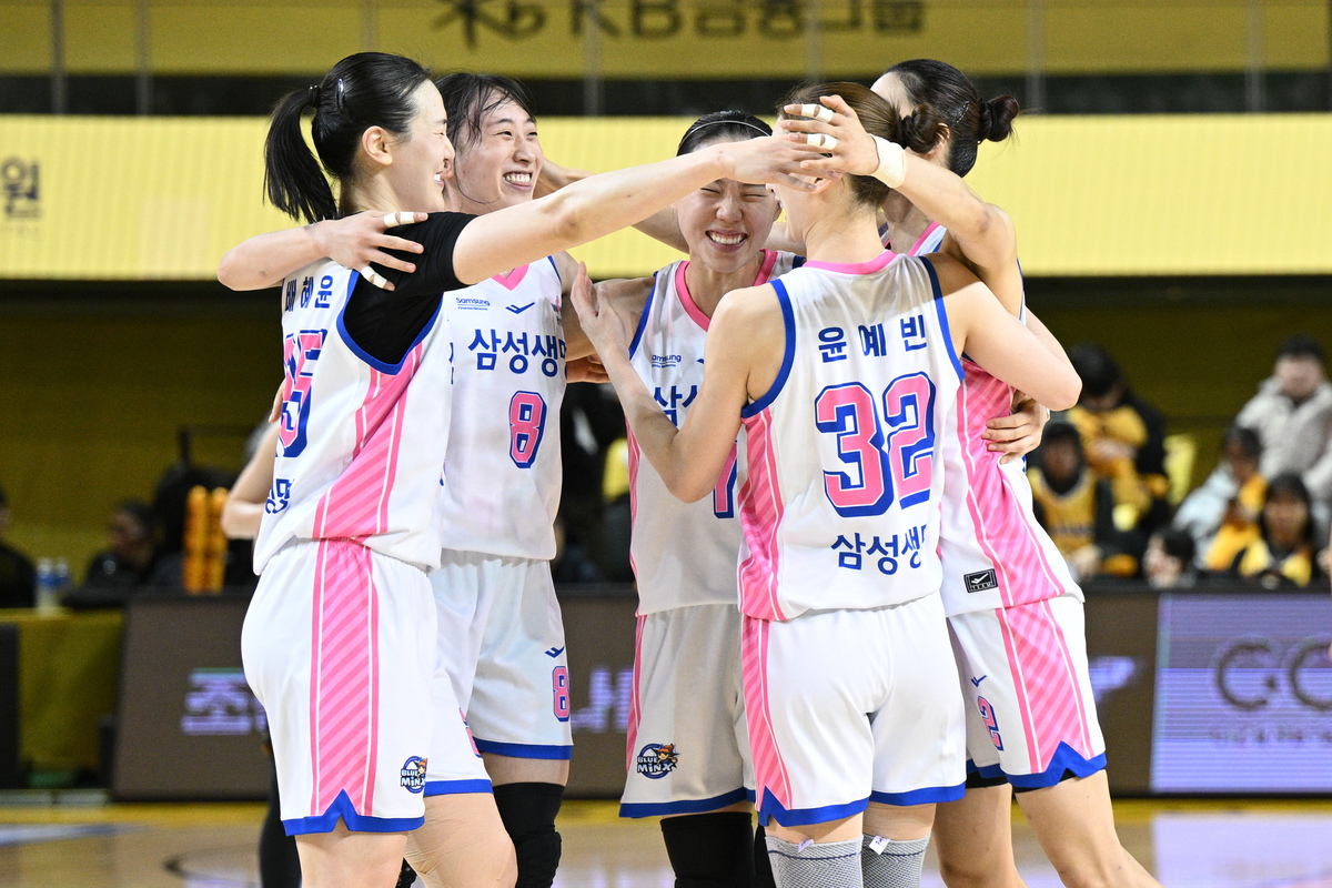 ‘희비교차’ 삼성생명과 KB… “시즌 최고 경기”부터 “이런 경기력 나오면 안 돼”까지