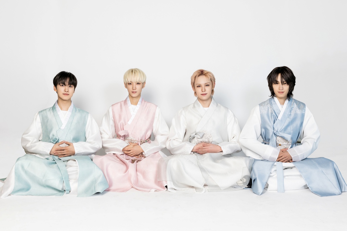 'FNC 신인 밴드' AxMxP, 데뷔 후 첫 설 맞이 인사