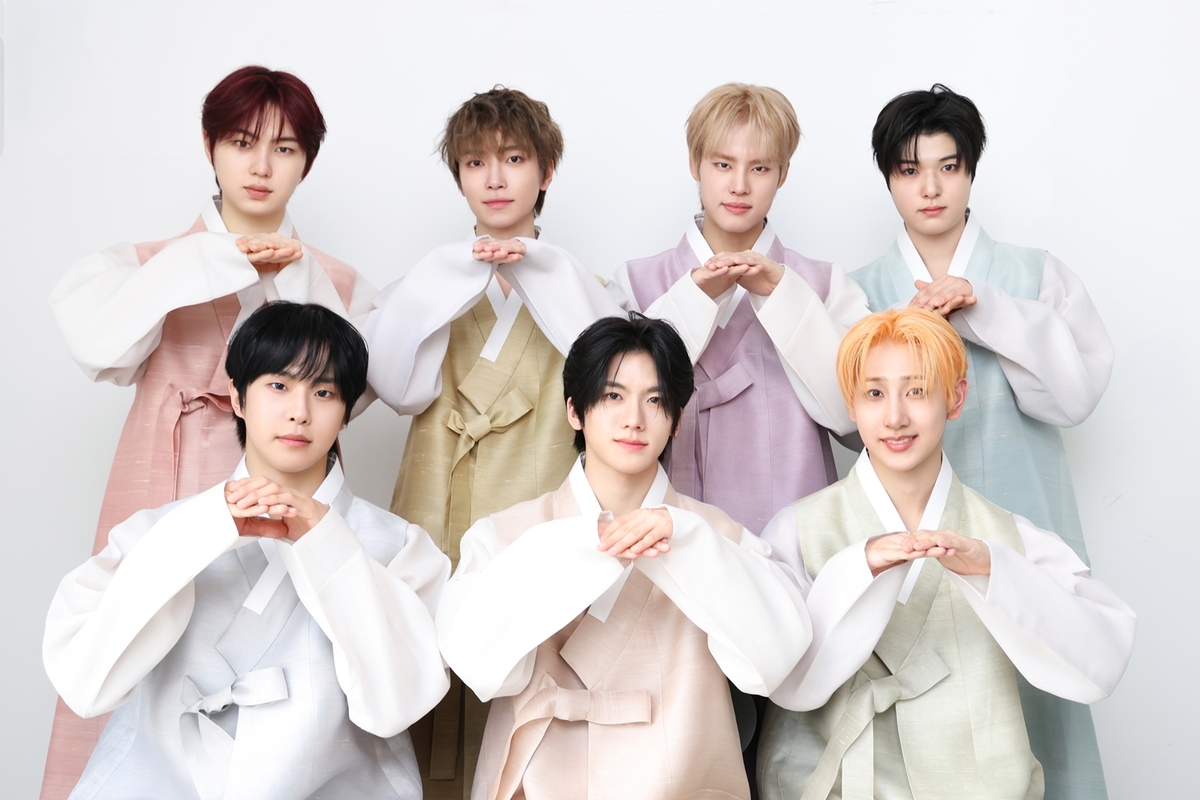 “음방 1위 목표” 뉴비트, 설맞이 한복 자태...7人 7色 비주얼 폭발