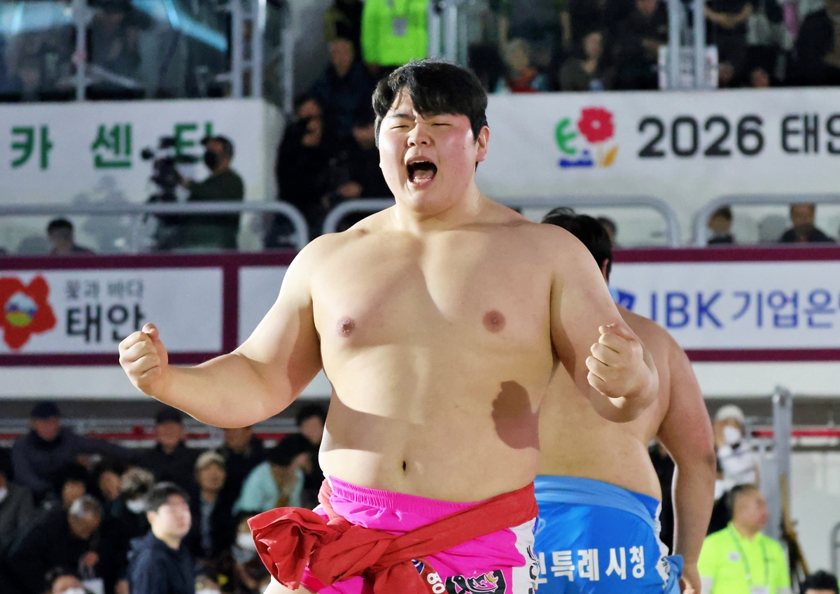 ‘18번째 장사 등극’ 김민재, 태안설날장사씨름대회 백두급 제패