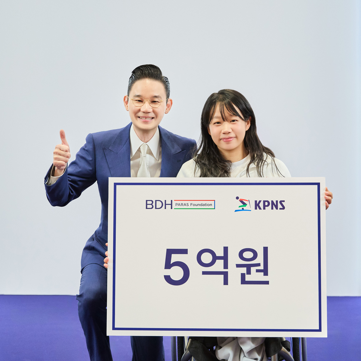 배동현 회장, 김윤지 선수에게 5억 원 통 큰 포상