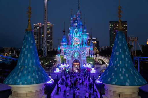 “무더위 꽁꽁 얼릴 얼음나라로 오세요” - 뉴스 썸네일 이미지