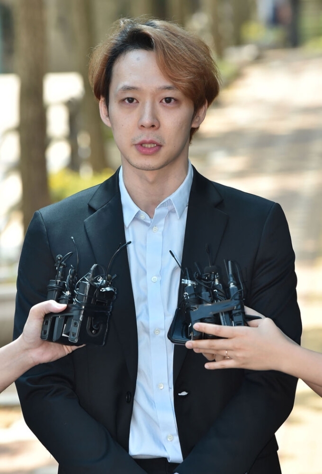 유명 연예인들의 탈세 논란, 끊이지 않는 이유: 과도한 세금 부담 vs. 책임감 있는 납세 의무