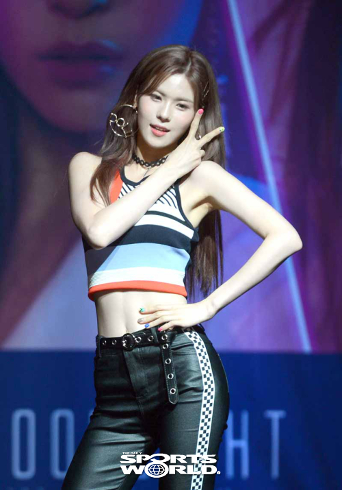 [SW포토]상큼발랄, 네온펀치 다연 | 스포츠 월드
