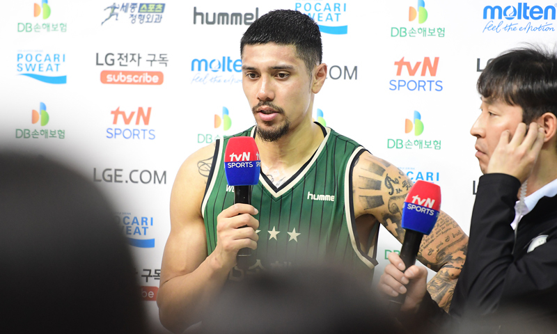 '알바노 28점 폭발+무스타파 더블더블' DB, 현대모비스 꺾고 공동 3위