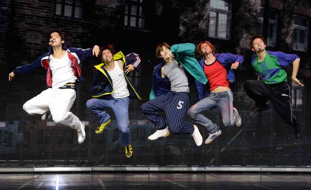 [SW포토]날아라 코르티스,'200만장 선주문'